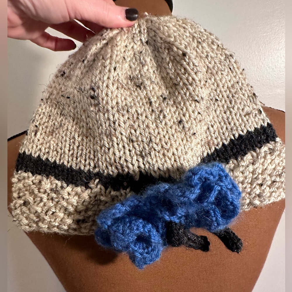Knitted and crochet hat with flowers